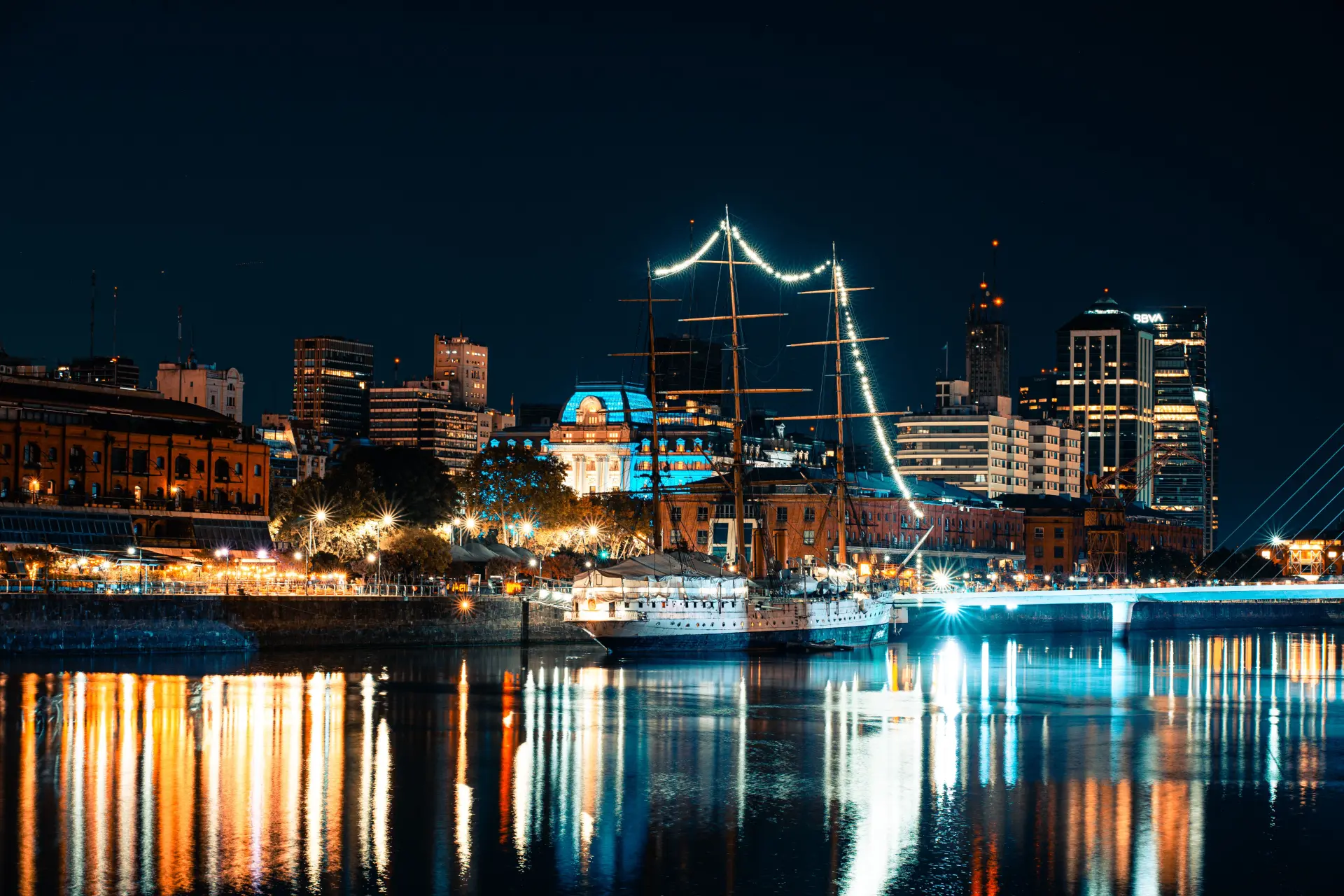 Buenos Aires iluminada à noite